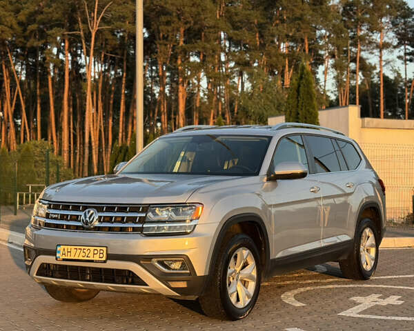 Серый Фольксваген Atlas, объемом двигателя 3.6 л и пробегом 128 тыс. км за 22900 $, фото 1 на Automoto.ua