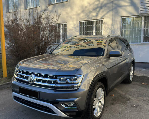 Серый Фольксваген Atlas, объемом двигателя 3.6 л и пробегом 170 тыс. км за 23500 $, фото 1 на Automoto.ua