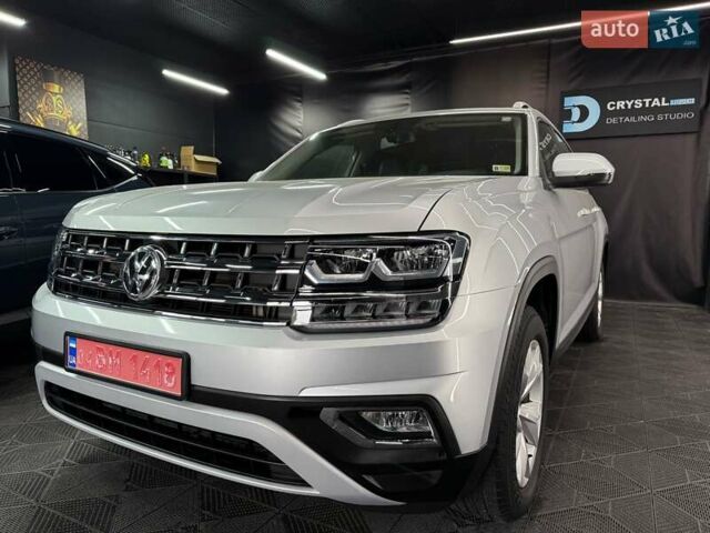 Серый Фольксваген Atlas, объемом двигателя 3.6 л и пробегом 176 тыс. км за 22500 $, фото 1 на Automoto.ua