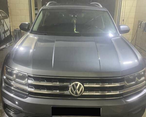 Серый Фольксваген Atlas, объемом двигателя 3.6 л и пробегом 98 тыс. км за 20500 $, фото 1 на Automoto.ua