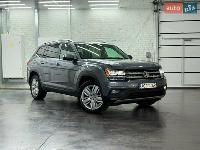 Серый Фольксваген Atlas, объемом двигателя 3.6 л и пробегом 59 тыс. км за 25700 $, фото 1 на Automoto.ua