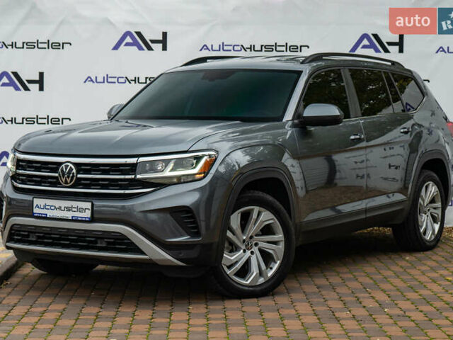 Серый Фольксваген Atlas, объемом двигателя 3.6 л и пробегом 136 тыс. км за 25999 $, фото 1 на Automoto.ua