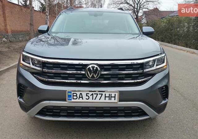 Серый Фольксваген Atlas, объемом двигателя 2 л и пробегом 24 тыс. км за 32000 $, фото 1 на Automoto.ua