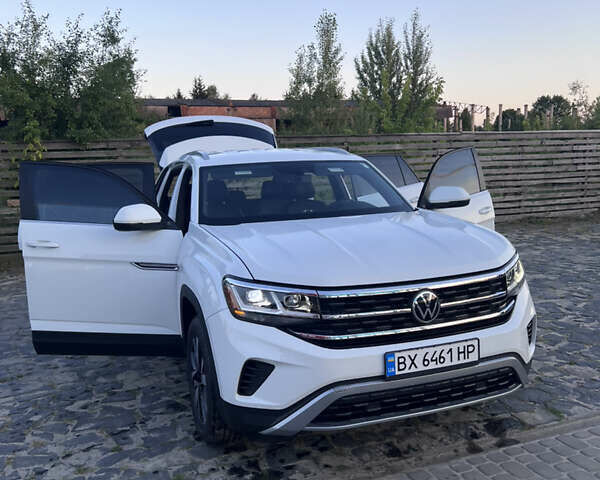 Білий Фольксваген Atlas Cross Sport, об'ємом двигуна 1.98 л та пробігом 52 тис. км за 26500 $, фото 1 на Automoto.ua