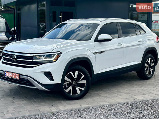 Белый Фольксваген Atlas Cross Sport, объемом двигателя 2 л и пробегом 73 тыс. км за 23500 $, фото 1 на Automoto.ua