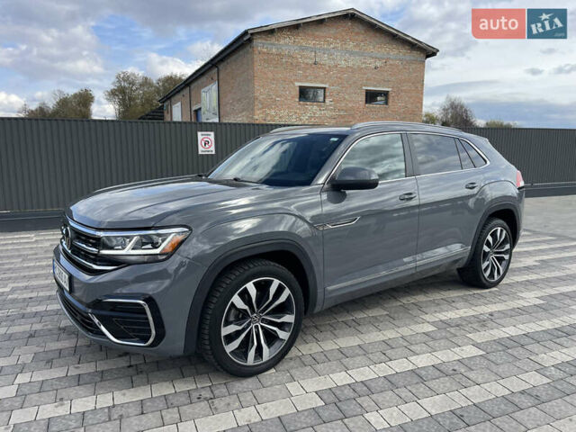Серый Фольксваген Atlas Cross Sport, объемом двигателя 3.6 л и пробегом 95 тыс. км за 26000 $, фото 1 на Automoto.ua