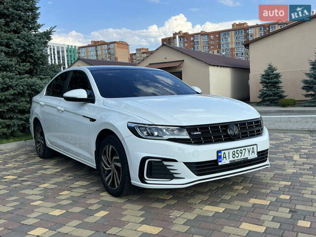 Белый Фольксваген e-Bora, объемом двигателя 0 л и пробегом 49 тыс. км за 14900 $, фото 1 на Automoto.ua
