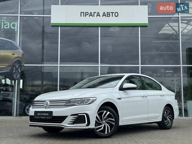 Белый Фольксваген e-Bora, объемом двигателя 0 л и пробегом 59 тыс. км за 14990 $, фото 1 на Automoto.ua