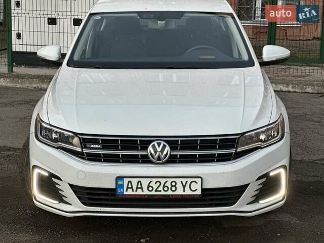 Белый Фольксваген e-Bora, объемом двигателя 0 л и пробегом 63 тыс. км за 13800 $, фото 1 на Automoto.ua
