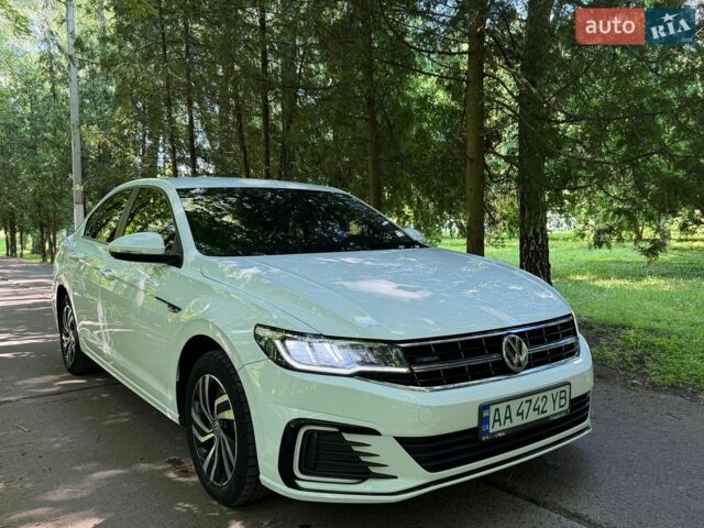 Белый Фольксваген e-Bora, объемом двигателя 0 л и пробегом 85 тыс. км за 12000 $, фото 1 на Automoto.ua