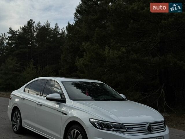 Белый Фольксваген e-Bora, объемом двигателя 0 л и пробегом 80 тыс. км за 14200 $, фото 1 на Automoto.ua