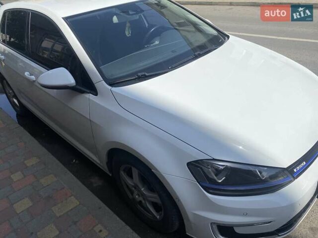 Білий Фольксваген e-Golf, об'ємом двигуна 0 л та пробігом 113 тис. км за 8900 $, фото 1 на Automoto.ua
