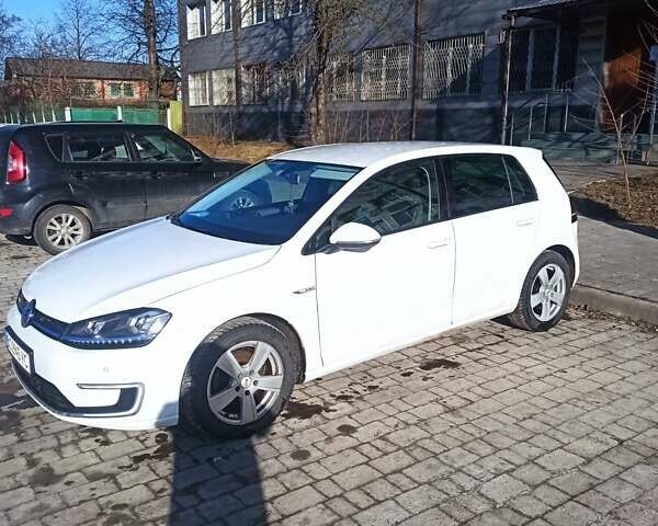 Белый Фольксваген e-Golf, объемом двигателя 0 л и пробегом 135 тыс. км за 7600 $, фото 1 на Automoto.ua