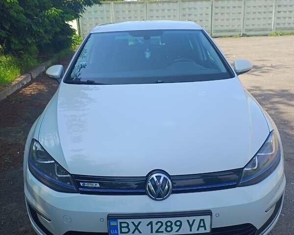 Белый Фольксваген e-Golf, объемом двигателя 0 л и пробегом 97 тыс. км за 11200 $, фото 1 на Automoto.ua