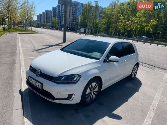 Белый Фольксваген e-Golf, объемом двигателя 0 л и пробегом 56 тыс. км за 10000 $, фото 1 на Automoto.ua