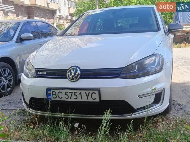 Белый Фольксваген e-Golf, объемом двигателя 0 л и пробегом 130 тыс. км за 8000 $, фото 1 на Automoto.ua
