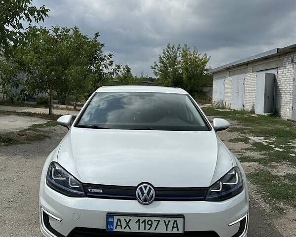 Белый Фольксваген e-Golf, объемом двигателя 0 л и пробегом 118 тыс. км за 10500 $, фото 1 на Automoto.ua