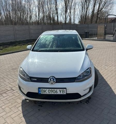 Белый Фольксваген e-Golf, объемом двигателя 0 л и пробегом 214 тыс. км за 7200 $, фото 1 на Automoto.ua