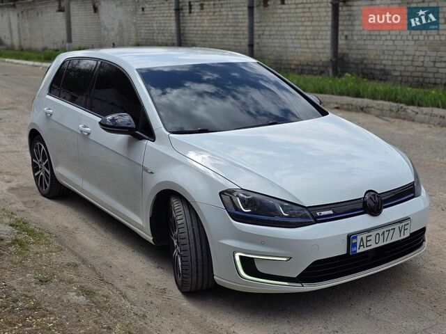 Белый Фольксваген e-Golf, объемом двигателя 0 л и пробегом 130 тыс. км за 10200 $, фото 1 на Automoto.ua