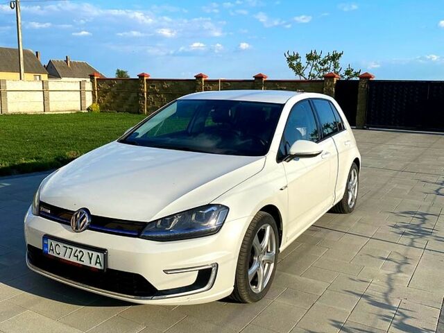 Белый Фольксваген e-Golf, объемом двигателя 0.11 л и пробегом 102 тыс. км за 7800 $, фото 1 на Automoto.ua