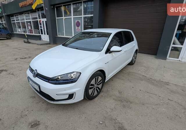 Белый Фольксваген e-Golf, объемом двигателя 0 л и пробегом 192 тыс. км за 7550 $, фото 1 на Automoto.ua