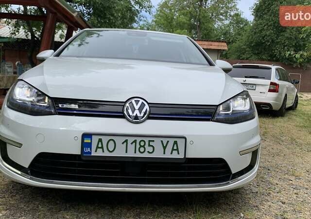 Белый Фольксваген e-Golf, объемом двигателя 0 л и пробегом 85 тыс. км за 10000 $, фото 1 на Automoto.ua