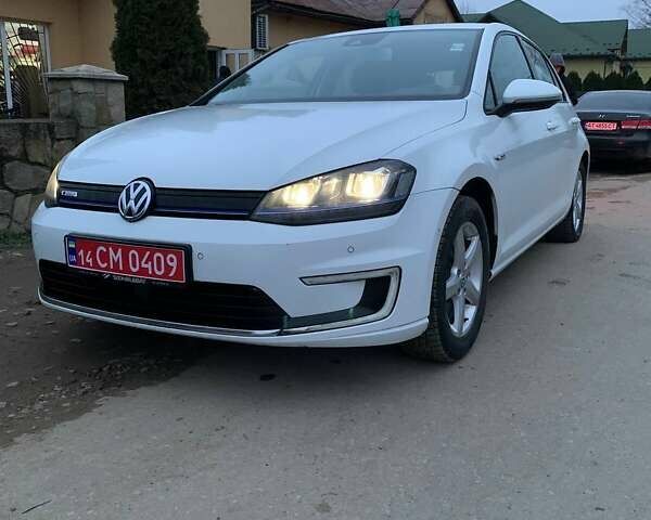 Белый Фольксваген e-Golf, объемом двигателя 0 л и пробегом 80 тыс. км за 7600 $, фото 1 на Automoto.ua