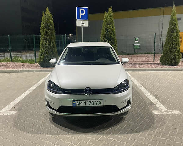 Белый Фольксваген e-Golf, объемом двигателя 0 л и пробегом 105 тыс. км за 13500 $, фото 1 на Automoto.ua