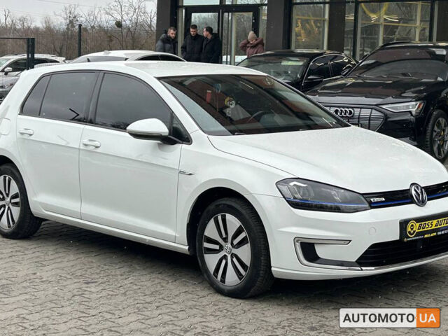 Белый Фольксваген e-Golf, объемом двигателя 24 л и пробегом 93 тыс. км за 10300 $, фото 1 на Automoto.ua