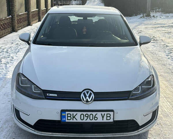 Белый Фольксваген e-Golf, объемом двигателя 0 л и пробегом 214 тыс. км за 6700 $, фото 1 на Automoto.ua