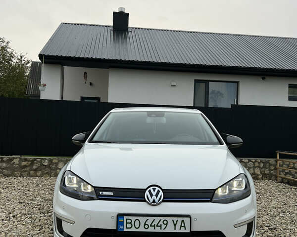 Белый Фольксваген e-Golf, объемом двигателя 0 л и пробегом 110 тыс. км за 8490 $, фото 1 на Automoto.ua