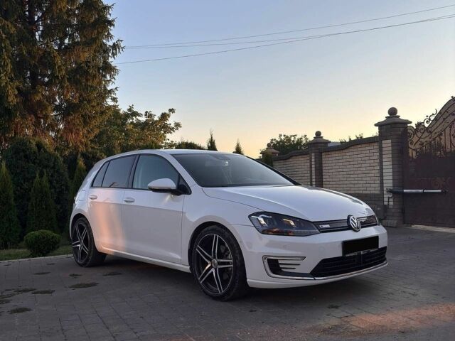 Белый Фольксваген e-Golf, объемом двигателя 0 л и пробегом 167 тыс. км за 9500 $, фото 1 на Automoto.ua