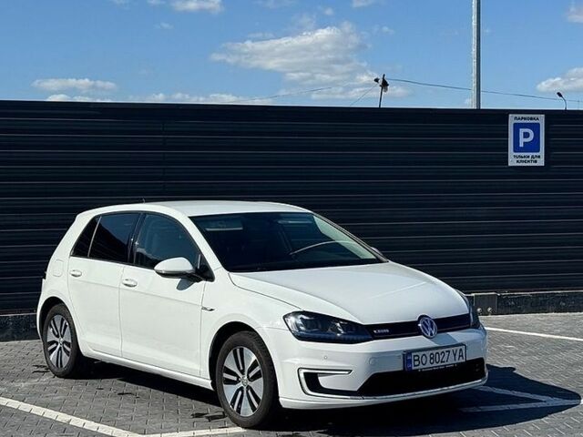 Белый Фольксваген e-Golf, объемом двигателя 0 л и пробегом 153 тыс. км за 8800 $, фото 1 на Automoto.ua