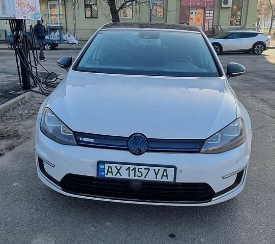 Білий Фольксваген e-Golf, об'ємом двигуна 0 л та пробігом 107 тис. км за 8800 $, фото 1 на Automoto.ua