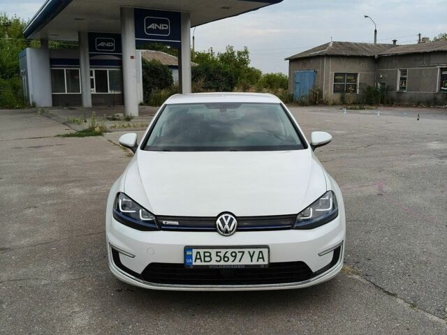 Белый Фольксваген e-Golf, объемом двигателя 0 л и пробегом 101 тыс. км за 8500 $, фото 1 на Automoto.ua