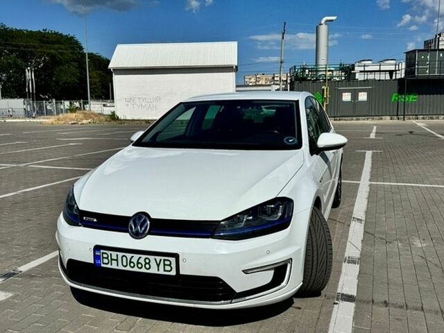 Білий Фольксваген e-Golf, об'ємом двигуна 0 л та пробігом 123 тис. км за 8000 $, фото 1 на Automoto.ua