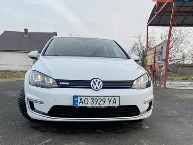 Белый Фольксваген e-Golf, объемом двигателя 0 л и пробегом 120 тыс. км за 10000 $, фото 1 на Automoto.ua