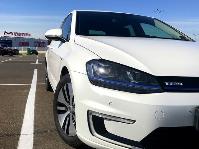 Белый Фольксваген e-Golf, объемом двигателя 0 л и пробегом 154 тыс. км за 9500 $, фото 1 на Automoto.ua