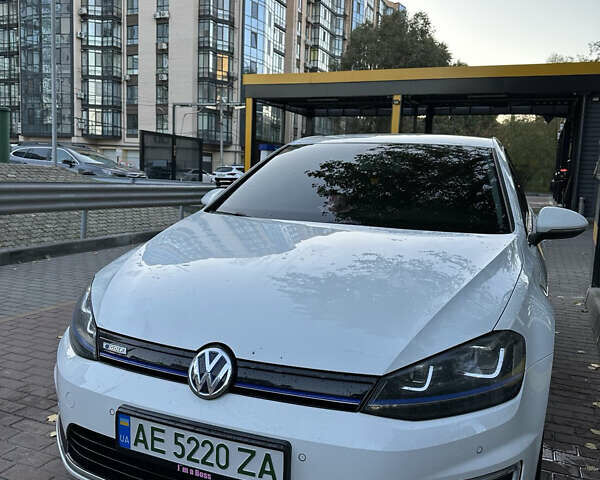 Білий Фольксваген e-Golf, об'ємом двигуна 0 л та пробігом 126 тис. км за 9000 $, фото 1 на Automoto.ua