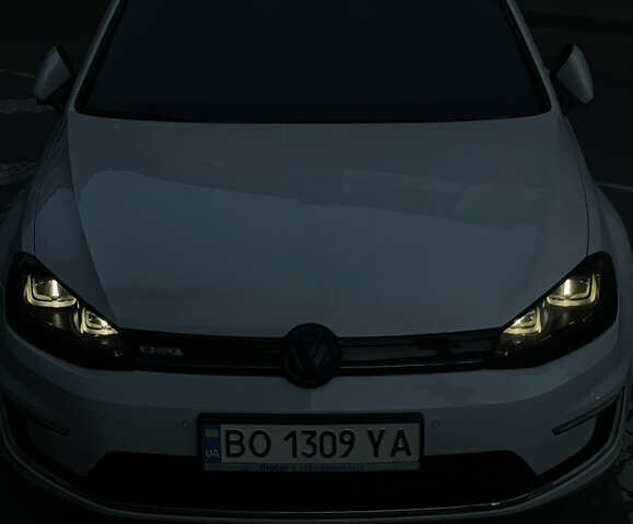 Белый Фольксваген e-Golf, объемом двигателя 0 л и пробегом 112 тыс. км за 9499 $, фото 1 на Automoto.ua