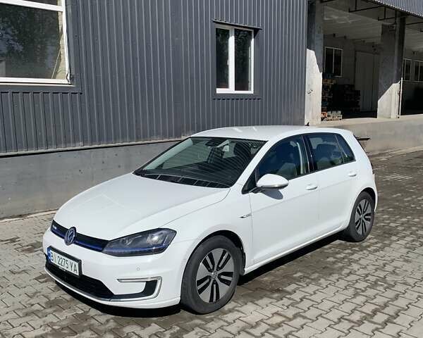 Белый Фольксваген e-Golf, объемом двигателя 0 л и пробегом 75 тыс. км за 11499 $, фото 1 на Automoto.ua
