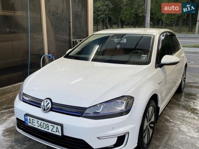 Белый Фольксваген e-Golf, объемом двигателя 0 л и пробегом 170 тыс. км за 9300 $, фото 1 на Automoto.ua