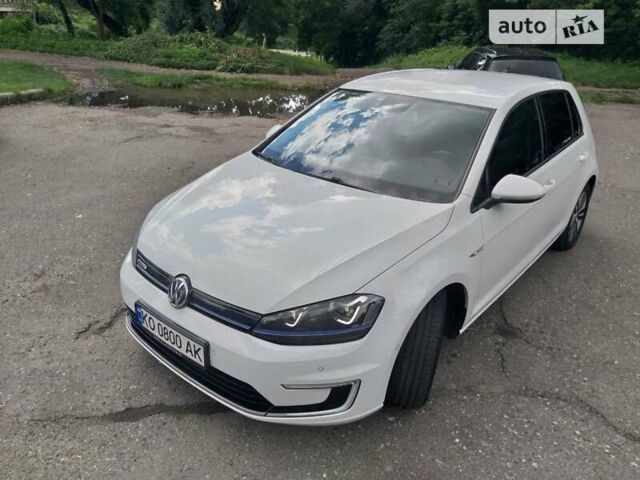 Белый Фольксваген e-Golf, объемом двигателя 0 л и пробегом 142 тыс. км за 11500 $, фото 1 на Automoto.ua