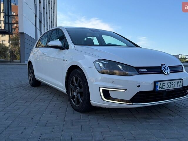 Белый Фольксваген e-Golf, объемом двигателя 0 л и пробегом 132 тыс. км за 9700 $, фото 1 на Automoto.ua