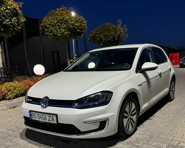 Белый Фольксваген e-Golf, объемом двигателя 0 л и пробегом 169 тыс. км за 8400 $, фото 1 на Automoto.ua