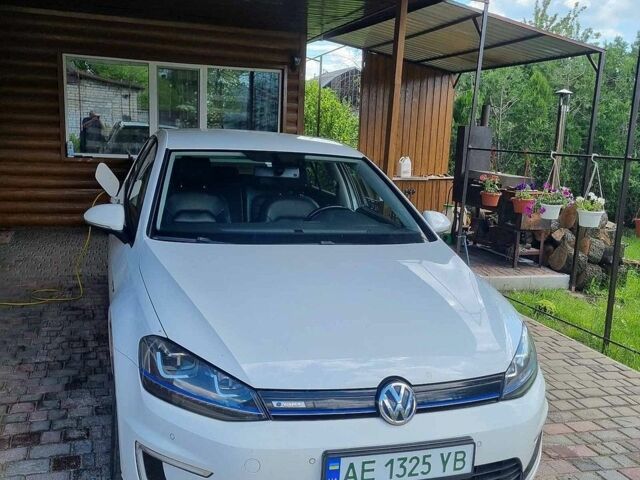 Белый Фольксваген e-Golf, объемом двигателя 0 л и пробегом 174 тыс. км за 8700 $, фото 1 на Automoto.ua