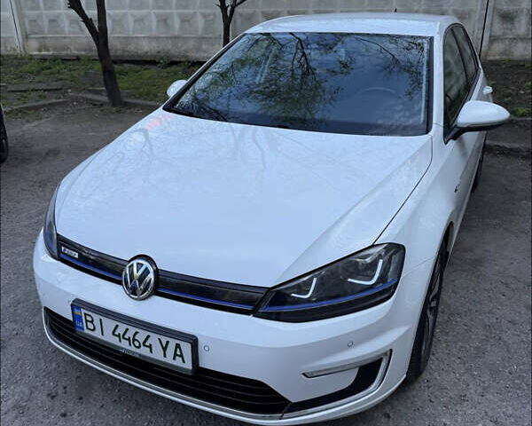 Белый Фольксваген e-Golf, объемом двигателя 0 л и пробегом 83 тыс. км за 10500 $, фото 1 на Automoto.ua