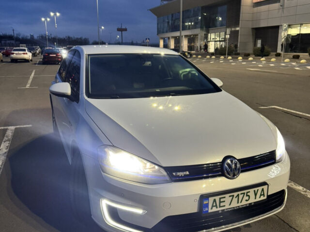 Білий Фольксваген e-Golf, об'ємом двигуна 0 л та пробігом 129 тис. км за 7400 $, фото 1 на Automoto.ua