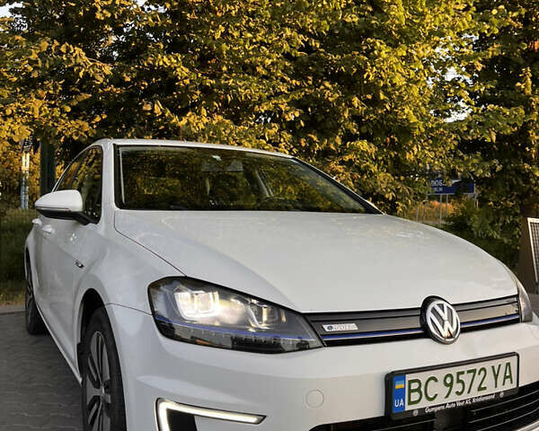 Белый Фольксваген e-Golf, объемом двигателя 0 л и пробегом 151 тыс. км за 8100 $, фото 1 на Automoto.ua