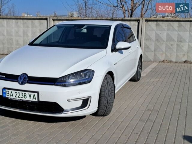 Белый Фольксваген e-Golf, объемом двигателя 0 л и пробегом 121 тыс. км за 9999 $, фото 1 на Automoto.ua